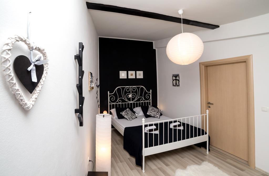 Apartments Zara ペトルチャネ エクステリア 写真