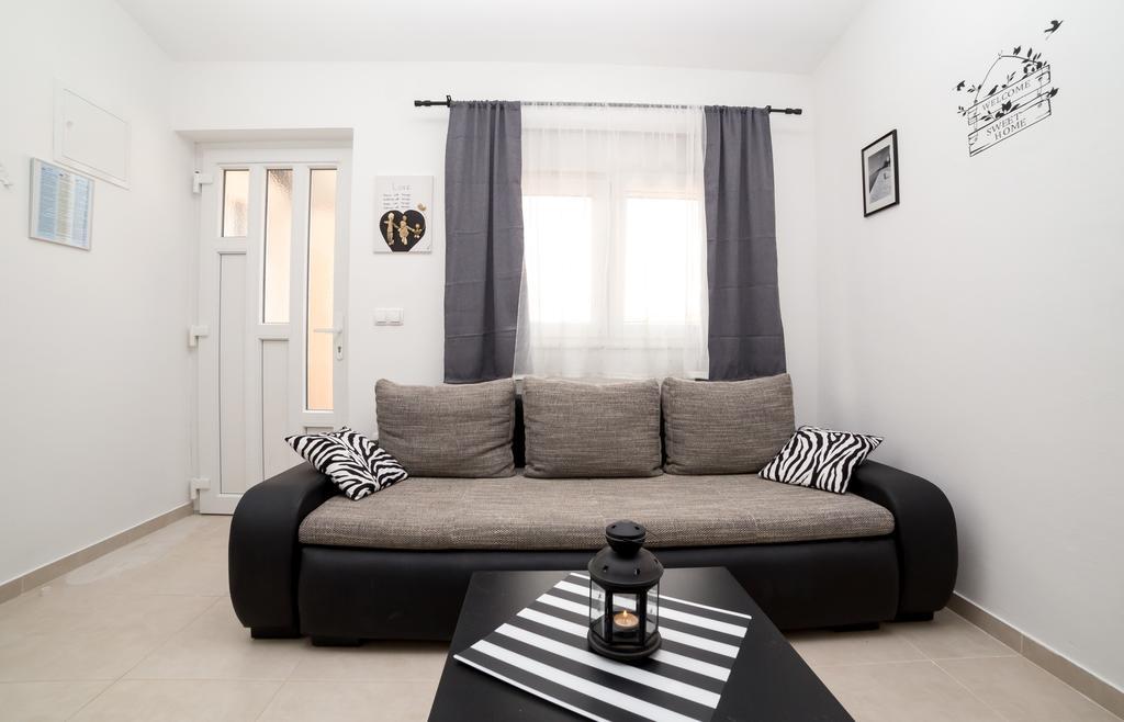 Apartments Zara ペトルチャネ エクステリア 写真