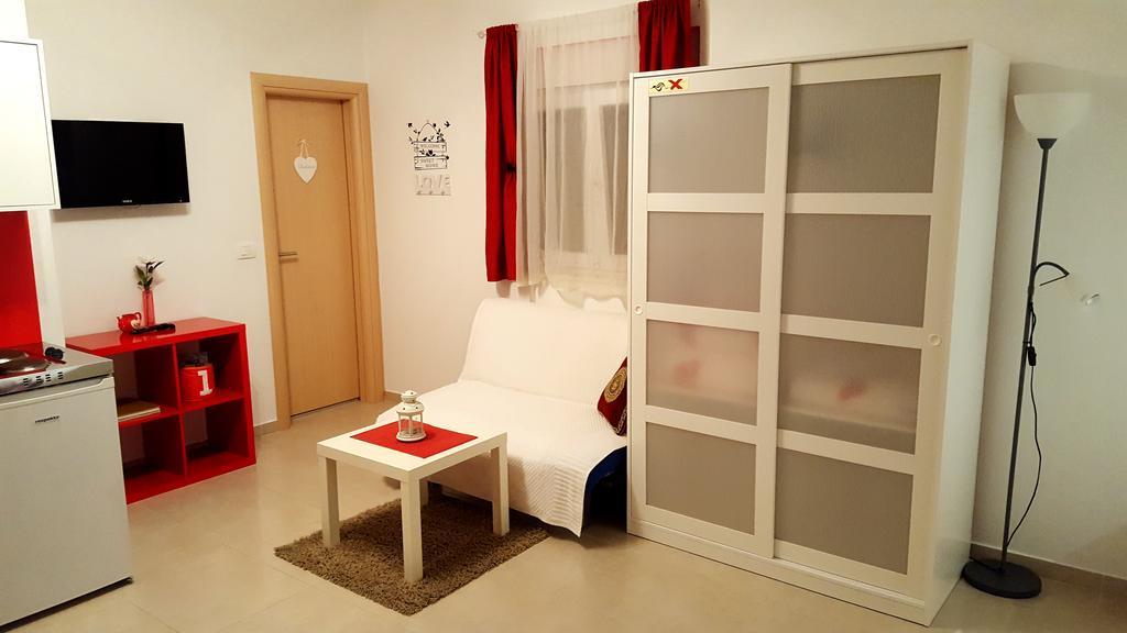 Apartments Zara ペトルチャネ エクステリア 写真